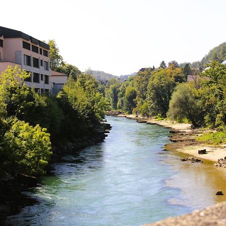 Business I Family Apartment I 1-4 Personen - Aare Blick, Nahe Altstadt I Beamer - 99" Leinwand I Terrassen Lounge Und Parkplatz Brugg  Bagian luar foto