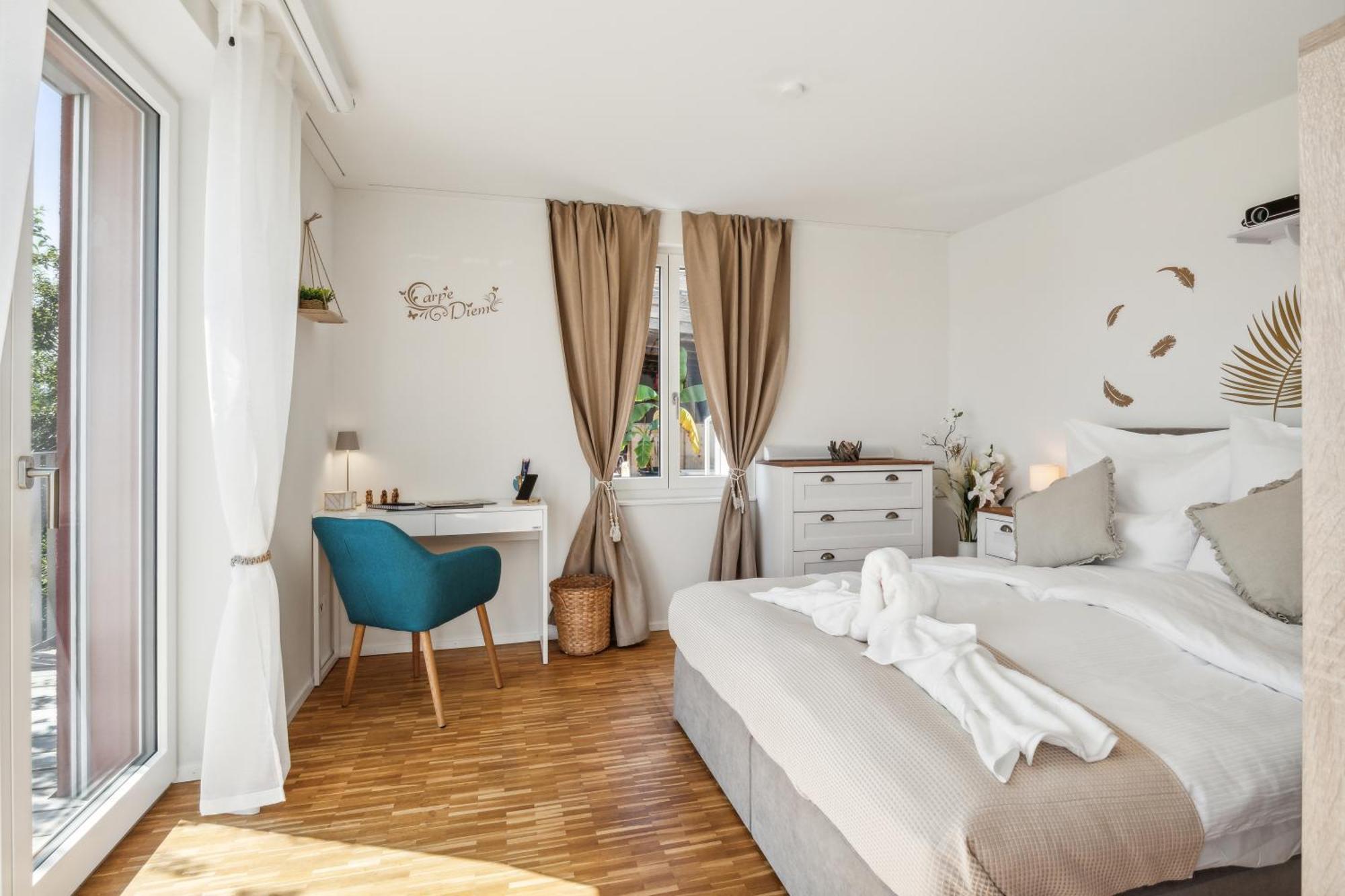 Business I Family Apartment I 1-4 Personen - Aare Blick, Nahe Altstadt I Beamer - 99" Leinwand I Terrassen Lounge Und Parkplatz Brugg  Bagian luar foto